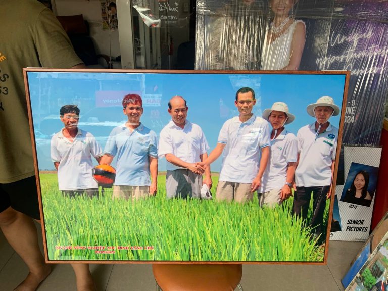 GUONG 4K HINH GIA DINH 50×75