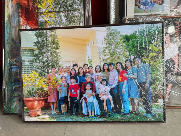 GUONG 4K HINH GIA DINH 60×90