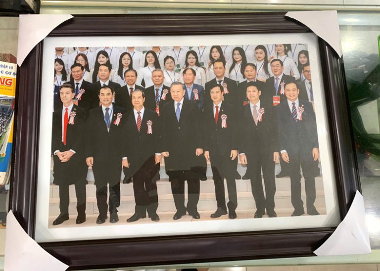 ROI ANH +EP KEO+ KHUNG KINH 60×80